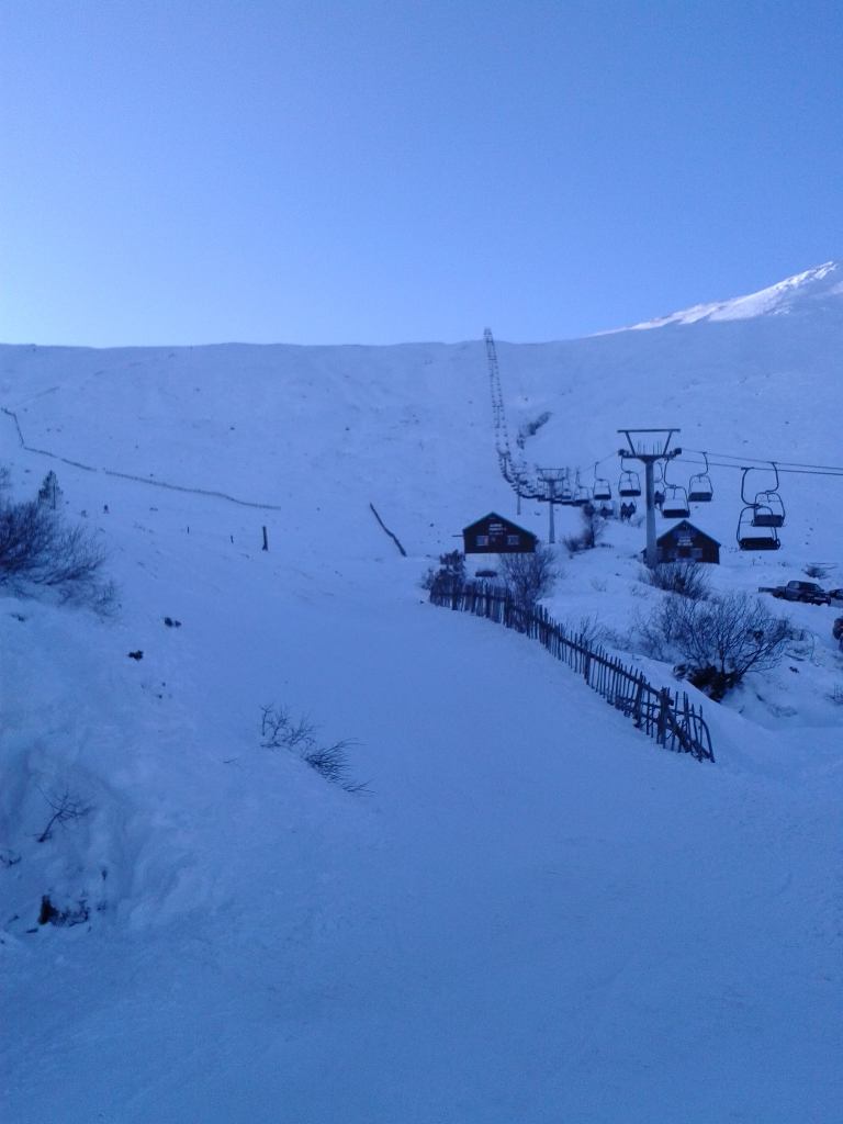 Full snow cover to the foot of the Access Chair (rare...). Jan 2015.